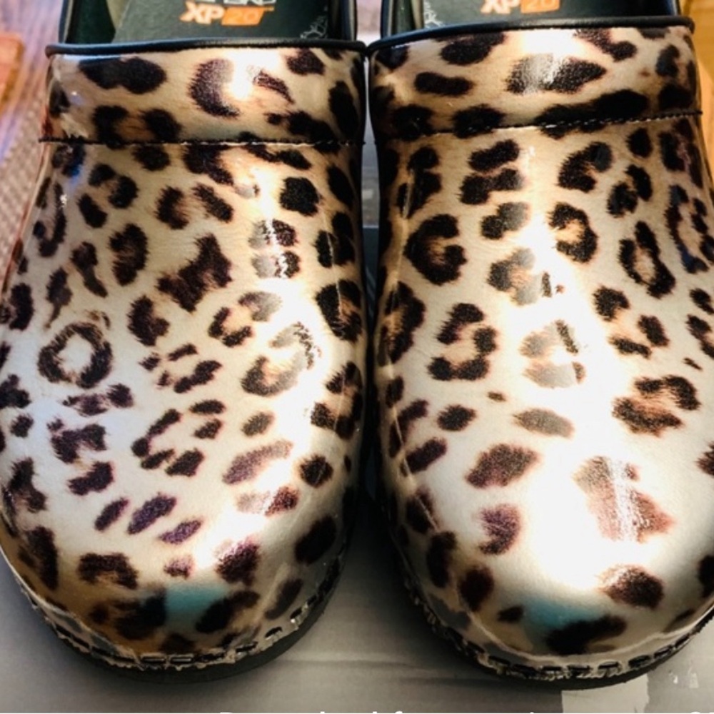 Dansko Pro XP 2.0 Wild Patent Leopard 39EU - Picture 2 of 5